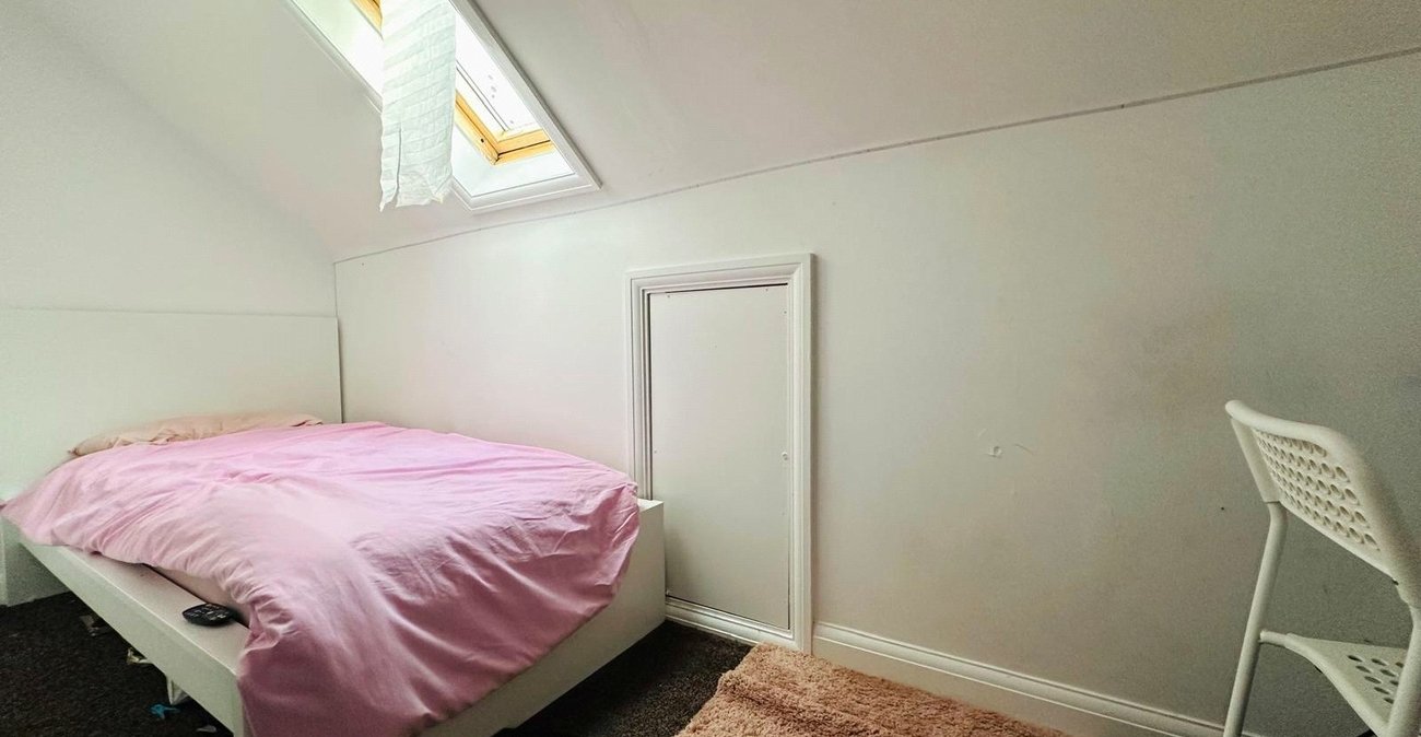 4 bedroom house for sale in London | Robinson Jackson