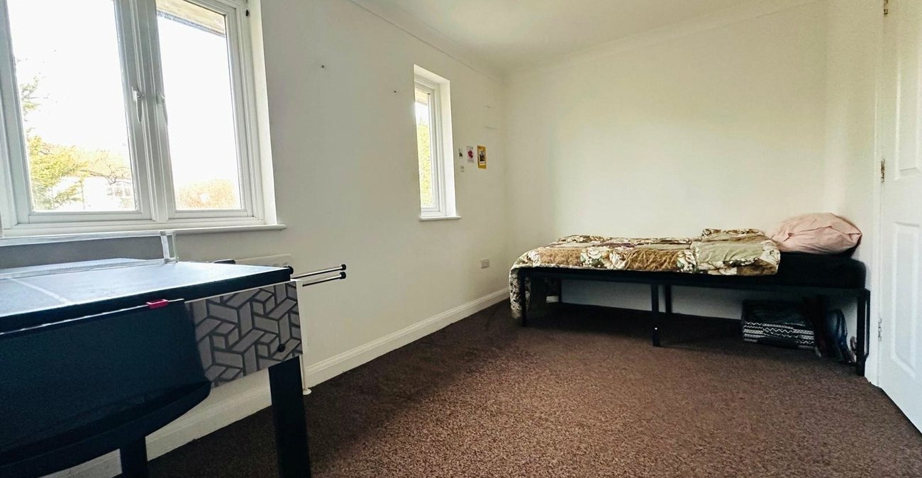 4 bedroom house for sale in London | Robinson Jackson