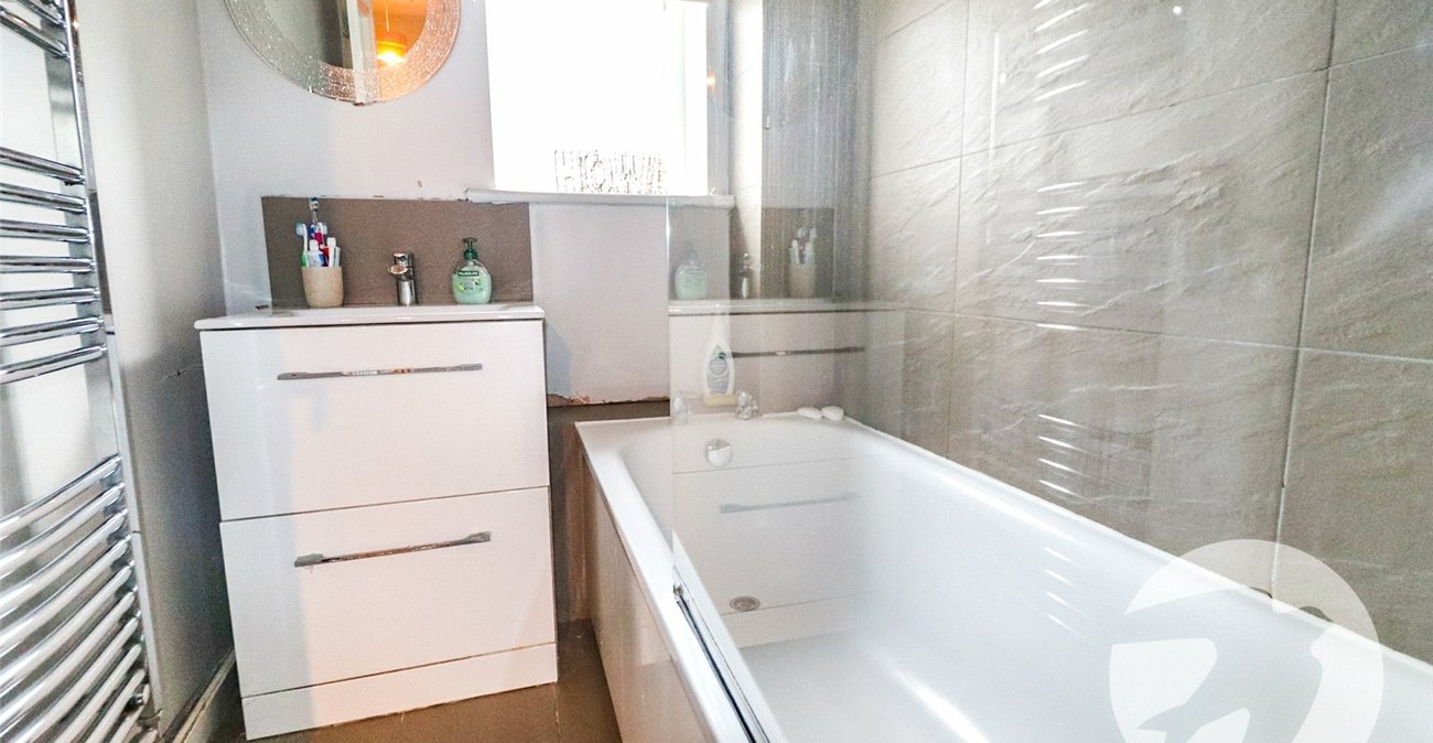 3 bedroom property for sale in Erith | Robinson Jackson