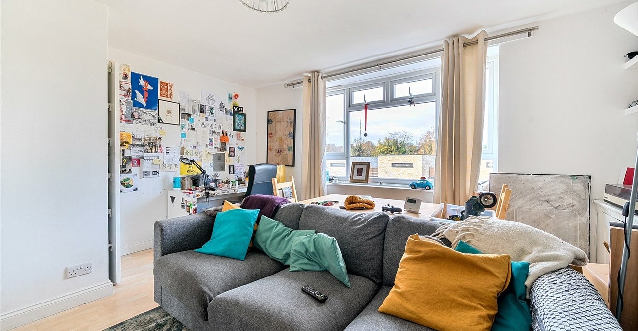 2 bedroom property for sale in London | Robinson Jackson