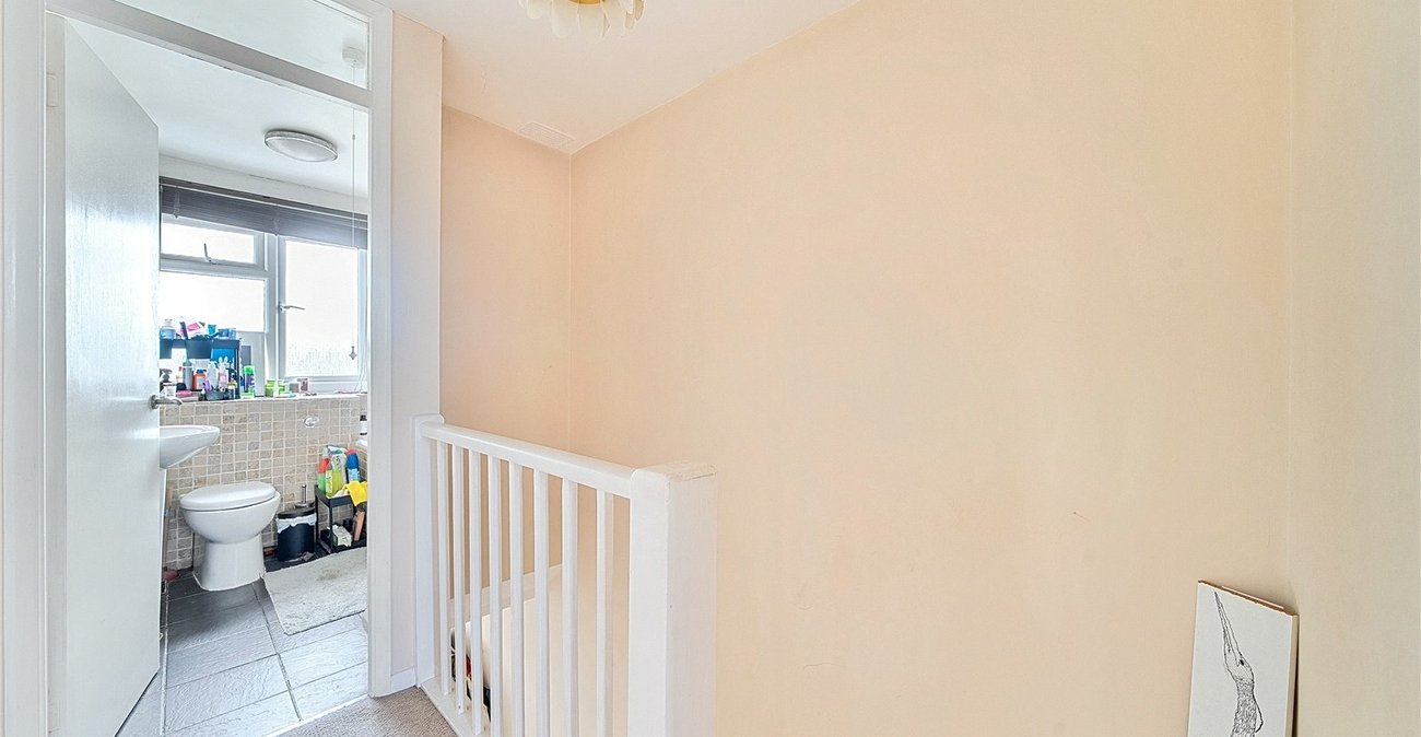 2 bedroom property for sale in London | Robinson Jackson