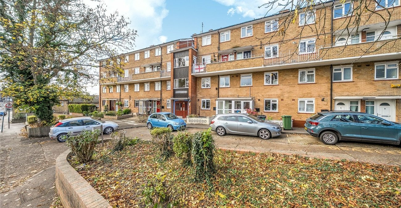 2 bedroom property for sale in London | Robinson Jackson