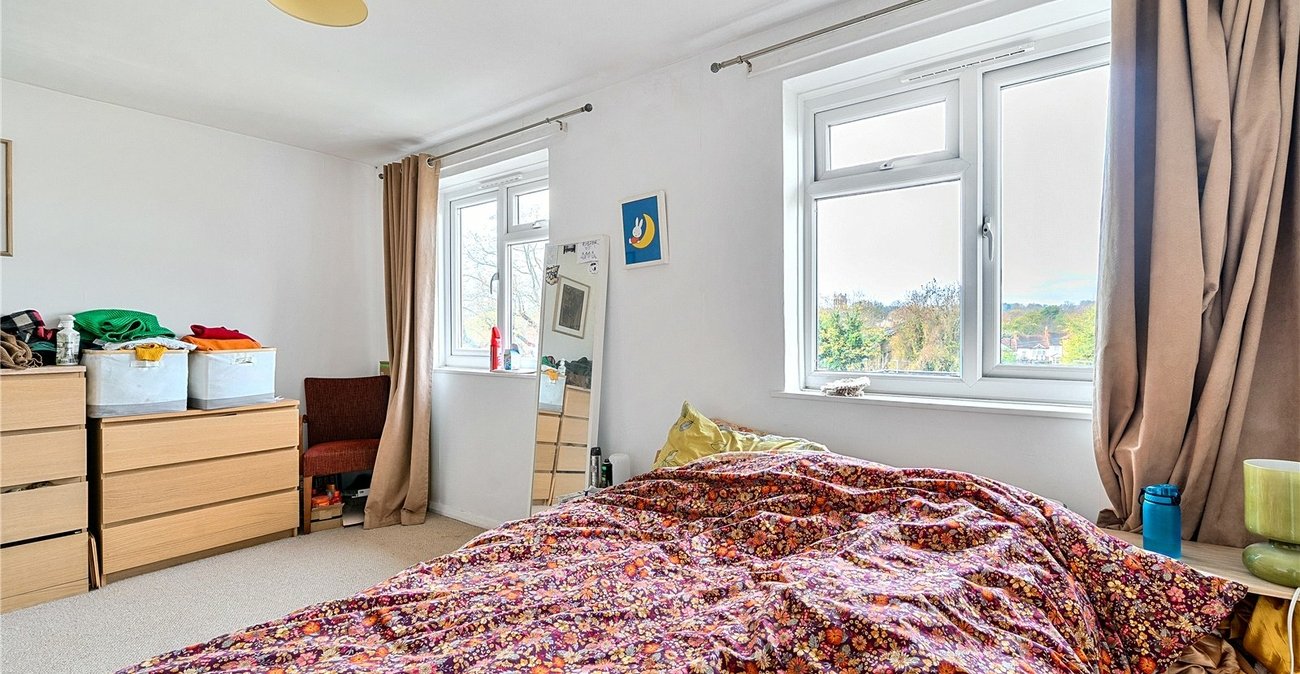 2 bedroom property for sale in London | Robinson Jackson