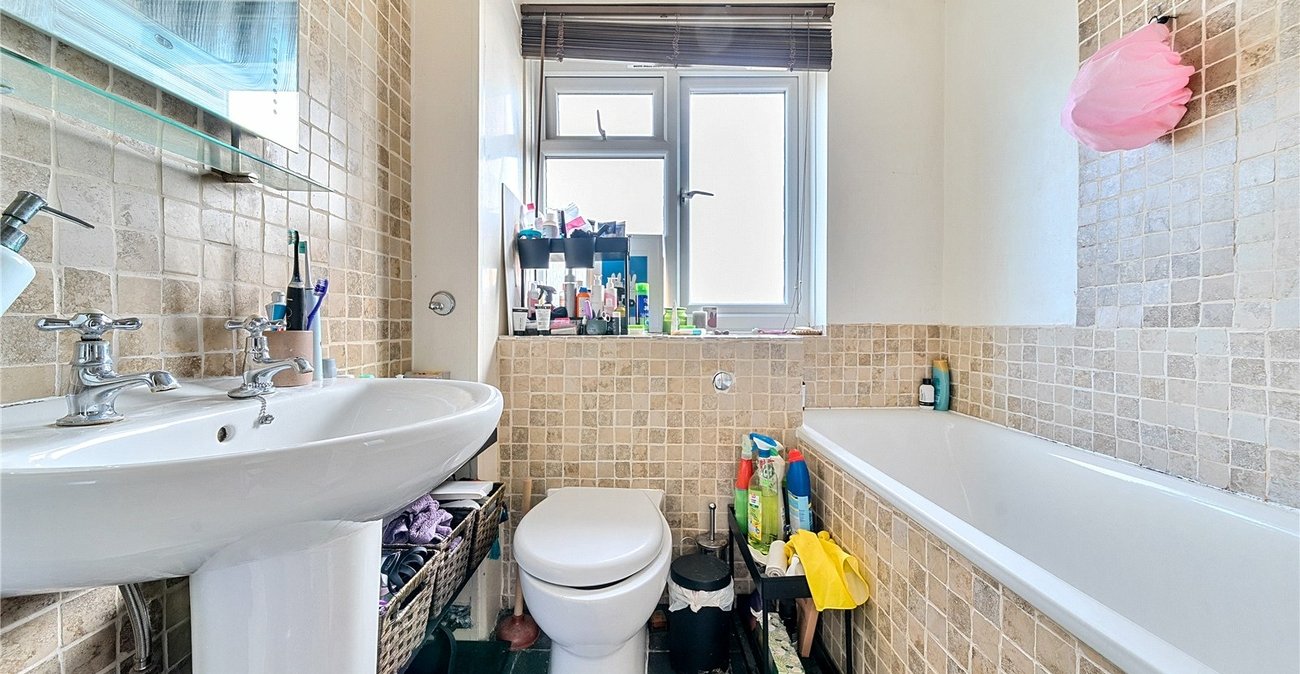 2 bedroom property for sale in London | Robinson Jackson