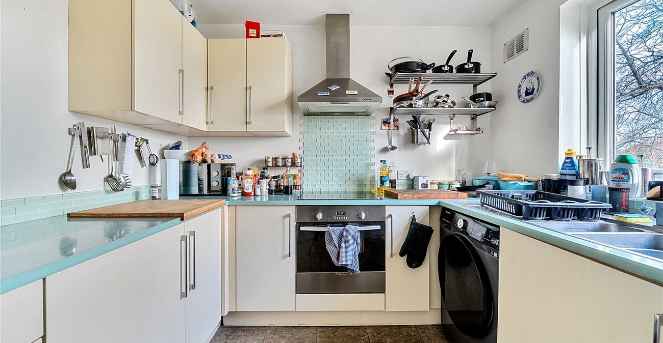 2 bedroom property for sale in London | Robinson Jackson