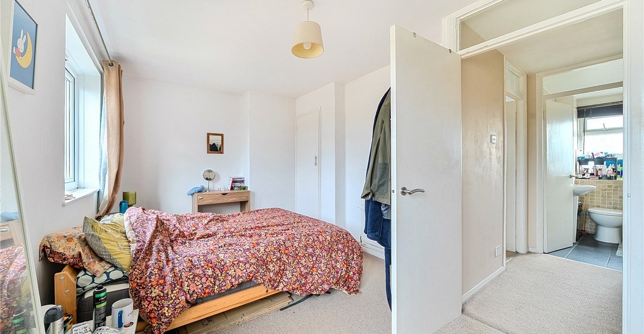 2 bedroom property for sale in London | Robinson Jackson