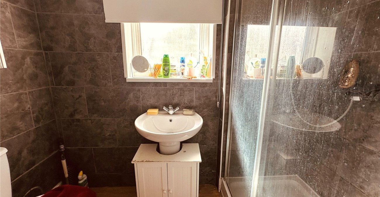 2 bedroom house for sale in London | Robinson Jackson