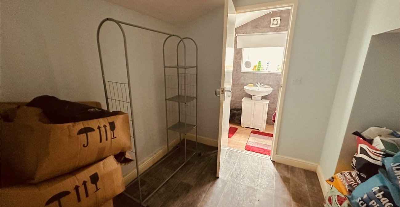 2 bedroom house for sale in London | Robinson Jackson