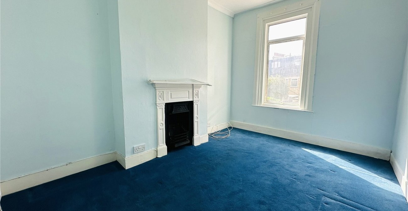 2 bedroom house for sale in London | Robinson Jackson