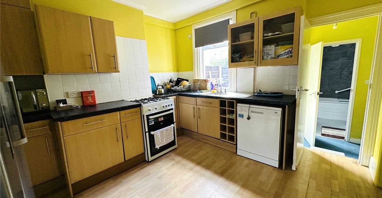 2 bedroom house for sale in London | Robinson Jackson