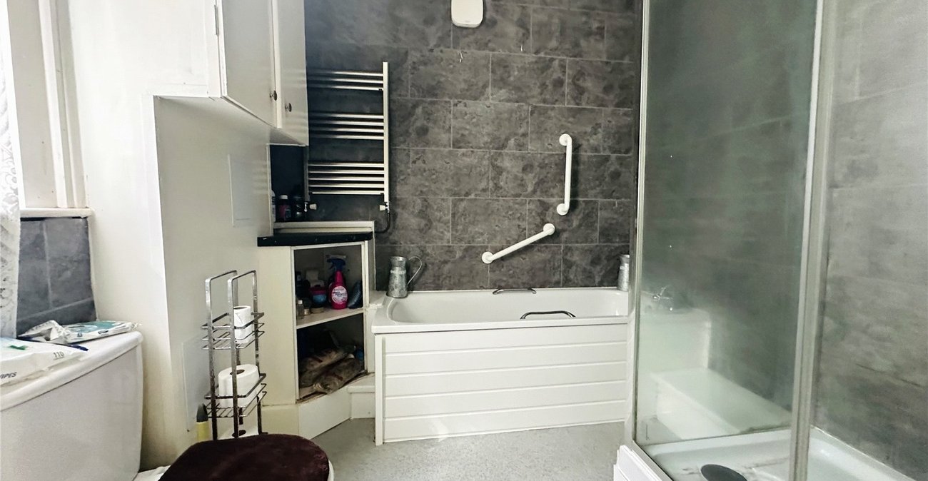 2 bedroom house for sale in London | Robinson Jackson