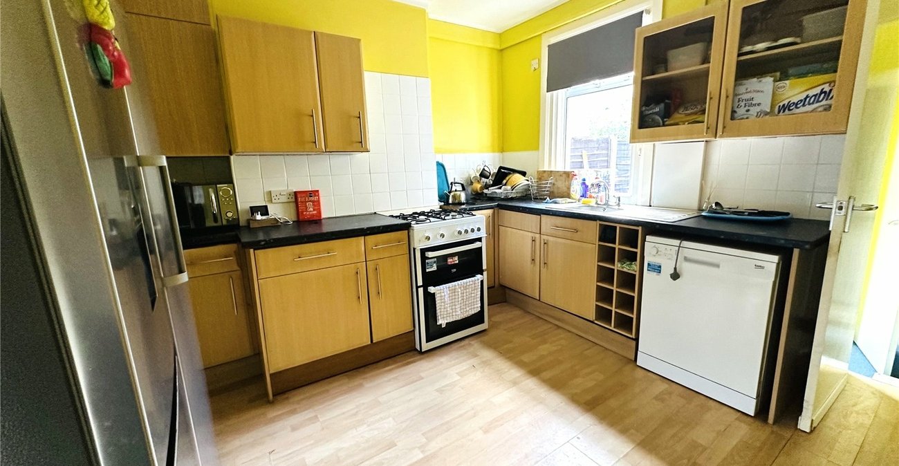 2 bedroom house for sale in London | Robinson Jackson