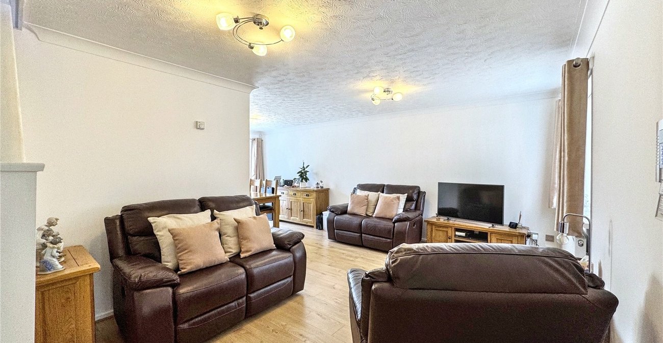 3 bedroom house for sale in Rainham | Robinson Michael & Jackson