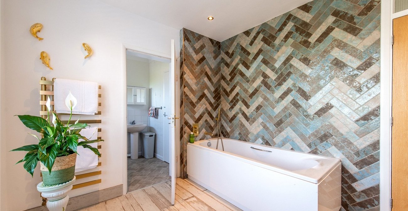 5 bedroom house for sale in Gravesend | Robinson Michael & Jackson
