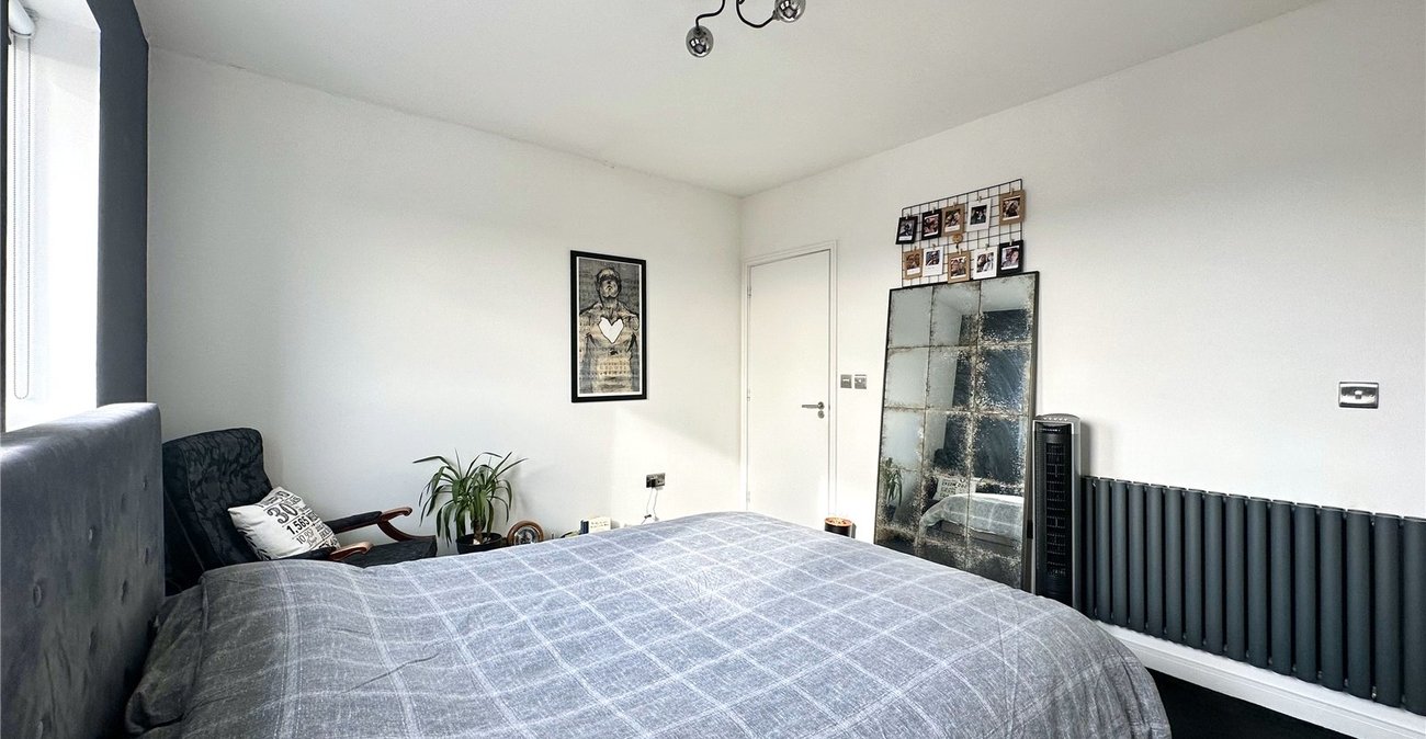 2 bedroom property for sale in Greenhithe | Robinson Jackson