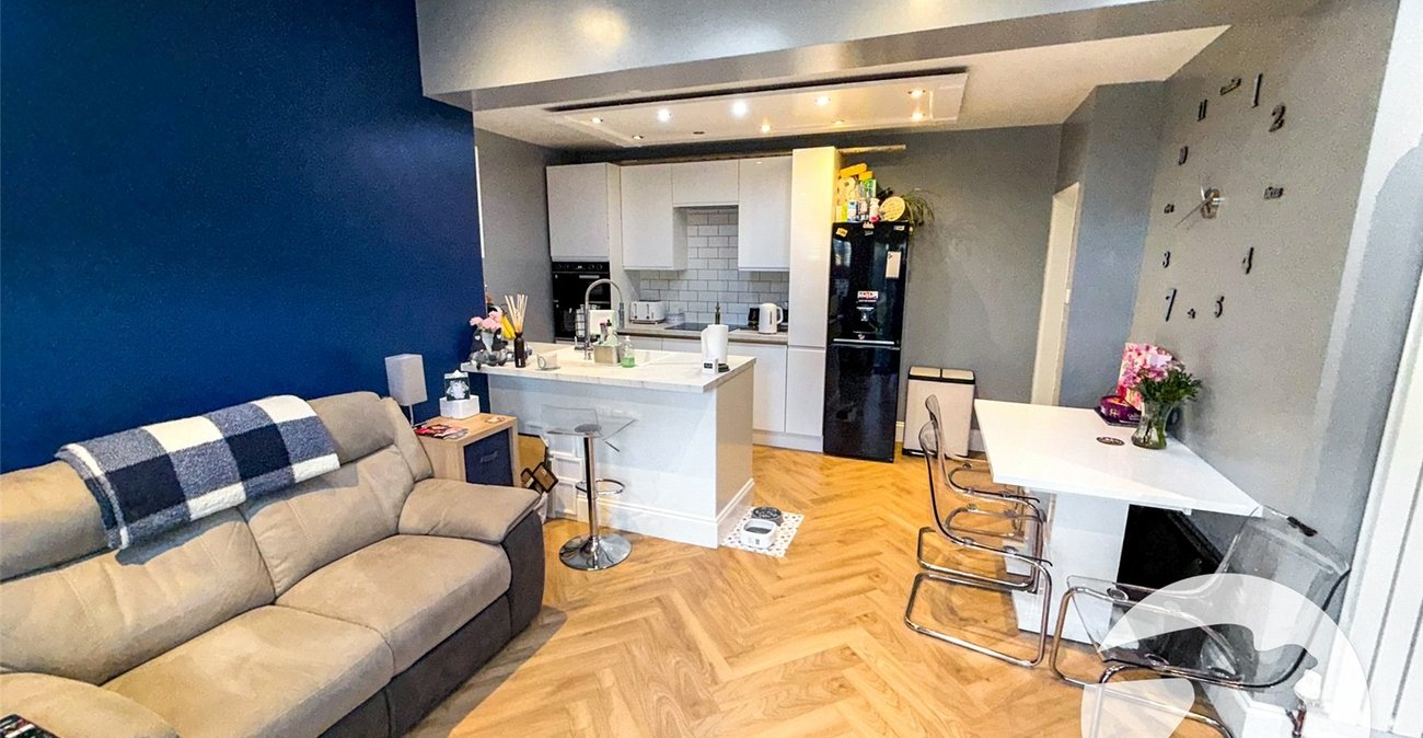 4 bedroom house for sale in London | Robinson Jackson