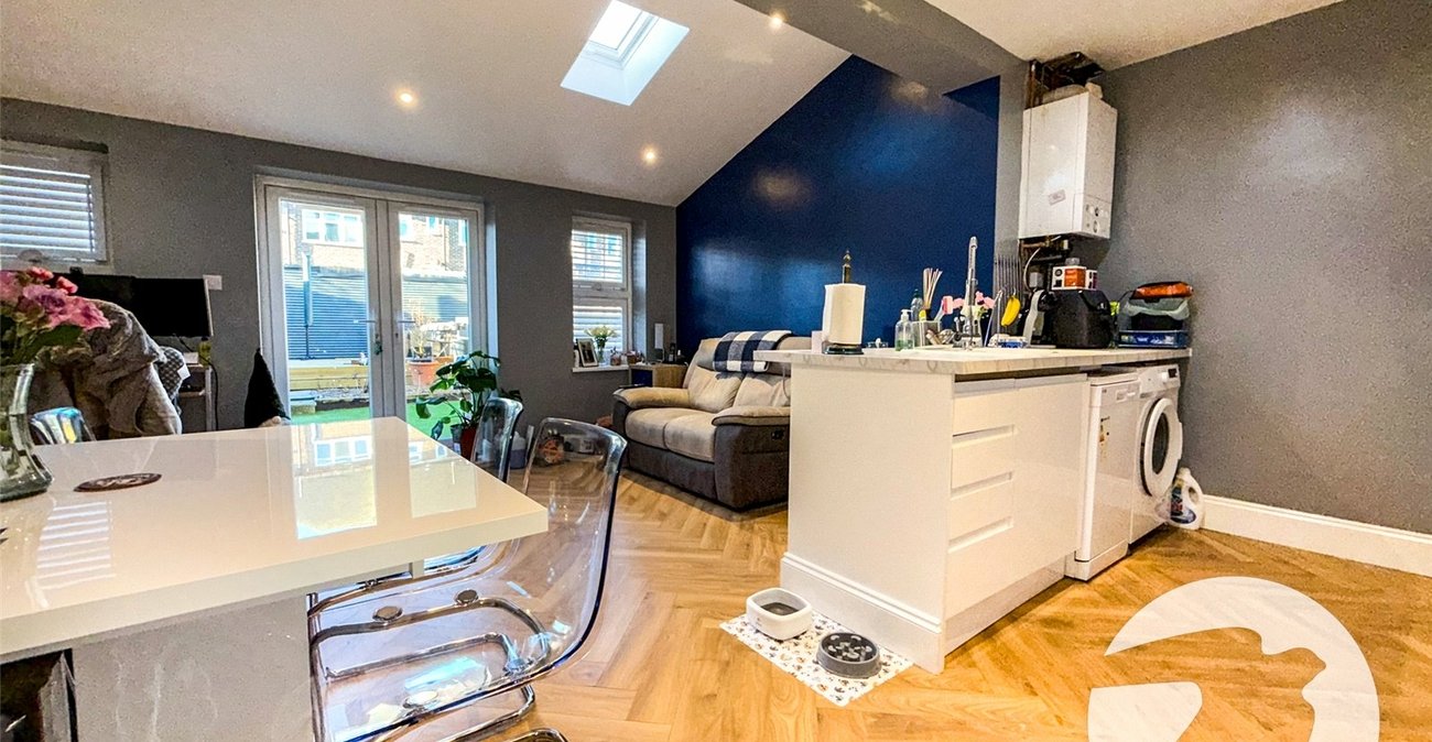 4 bedroom house for sale in London | Robinson Jackson