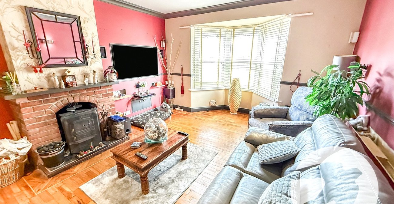 4 bedroom house for sale in London | Robinson Jackson