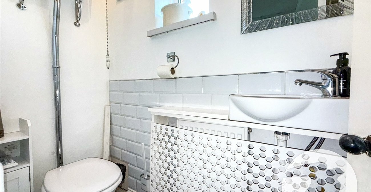 4 bedroom house for sale in London | Robinson Jackson