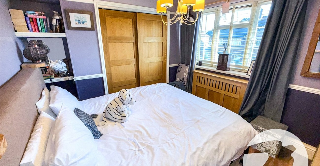 4 bedroom house for sale in London | Robinson Jackson