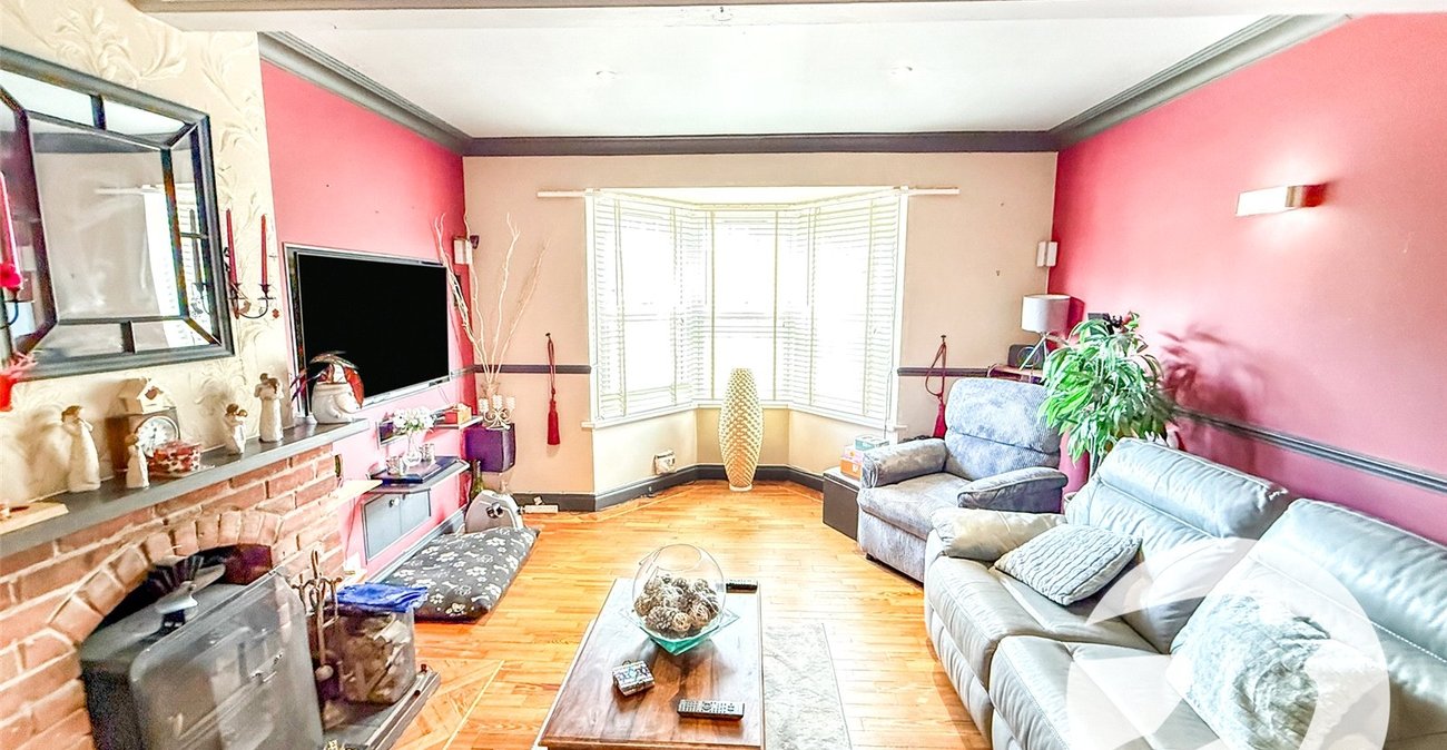 4 bedroom house for sale in London | Robinson Jackson