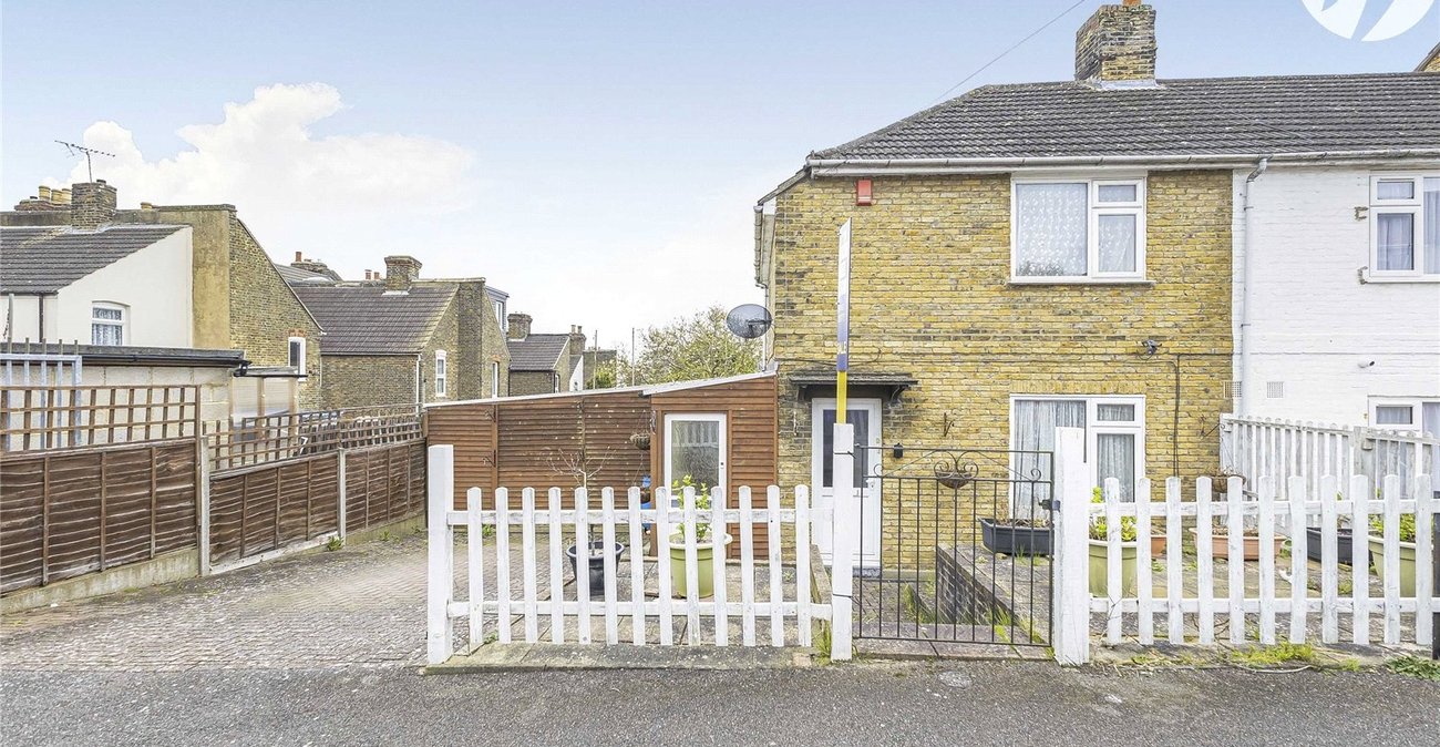 2 bedroom house for sale in Rochester | Robinson Michael & Jackson