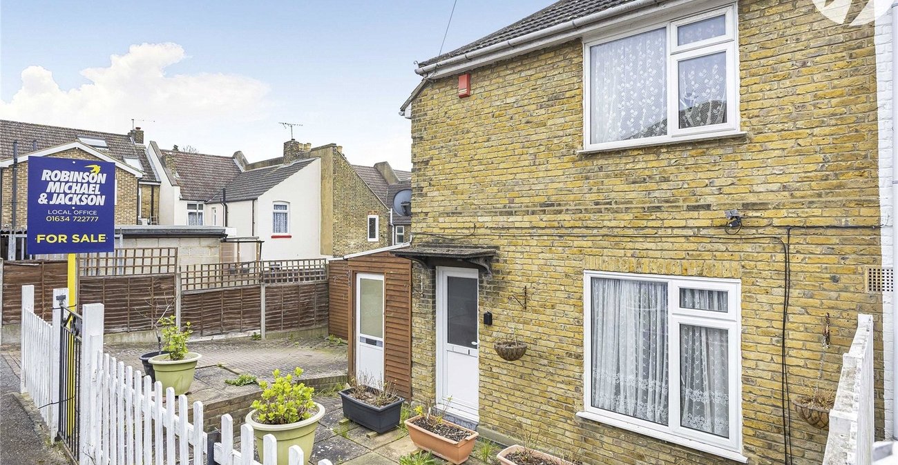 2 bedroom house for sale in Rochester | Robinson Michael & Jackson