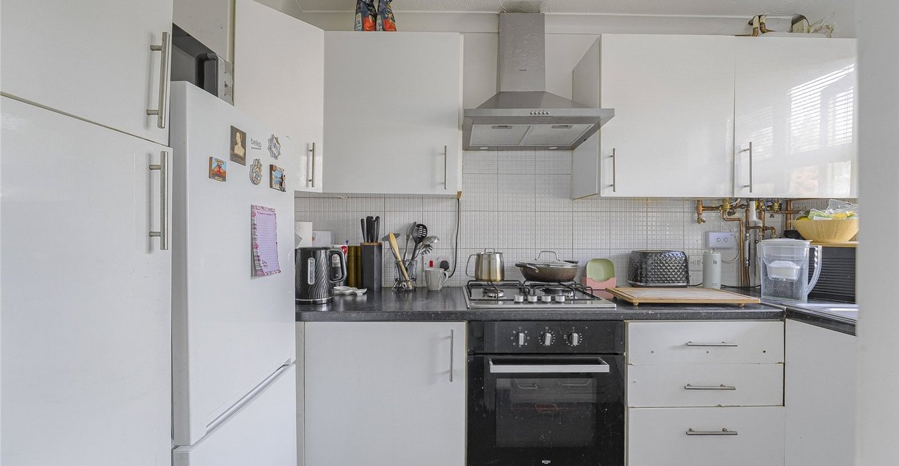 2 bedroom house for sale in Greenhithe | Robinson Jackson