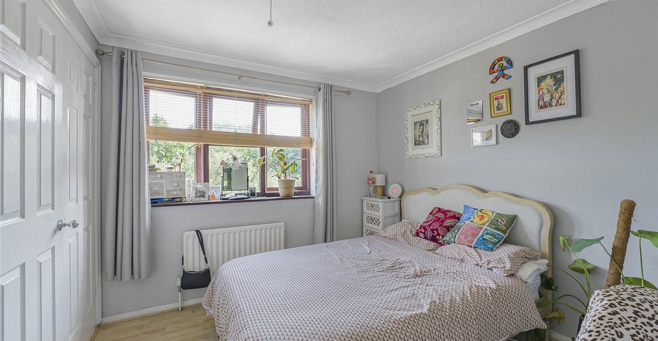 2 bedroom house for sale in Greenhithe | Robinson Jackson
