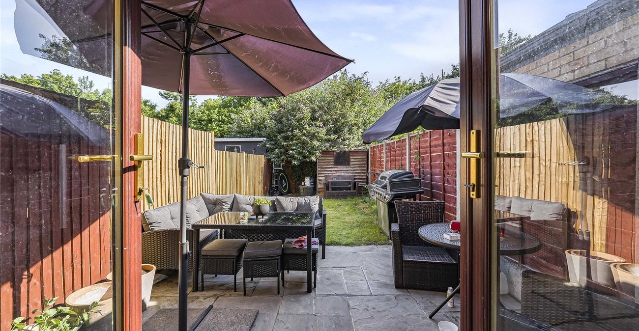 2 bedroom house for sale in Greenhithe | Robinson Jackson