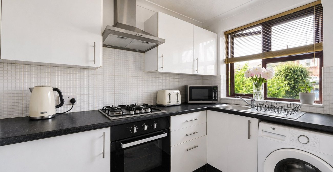 2 bedroom house for sale in Greenhithe | Robinson Jackson