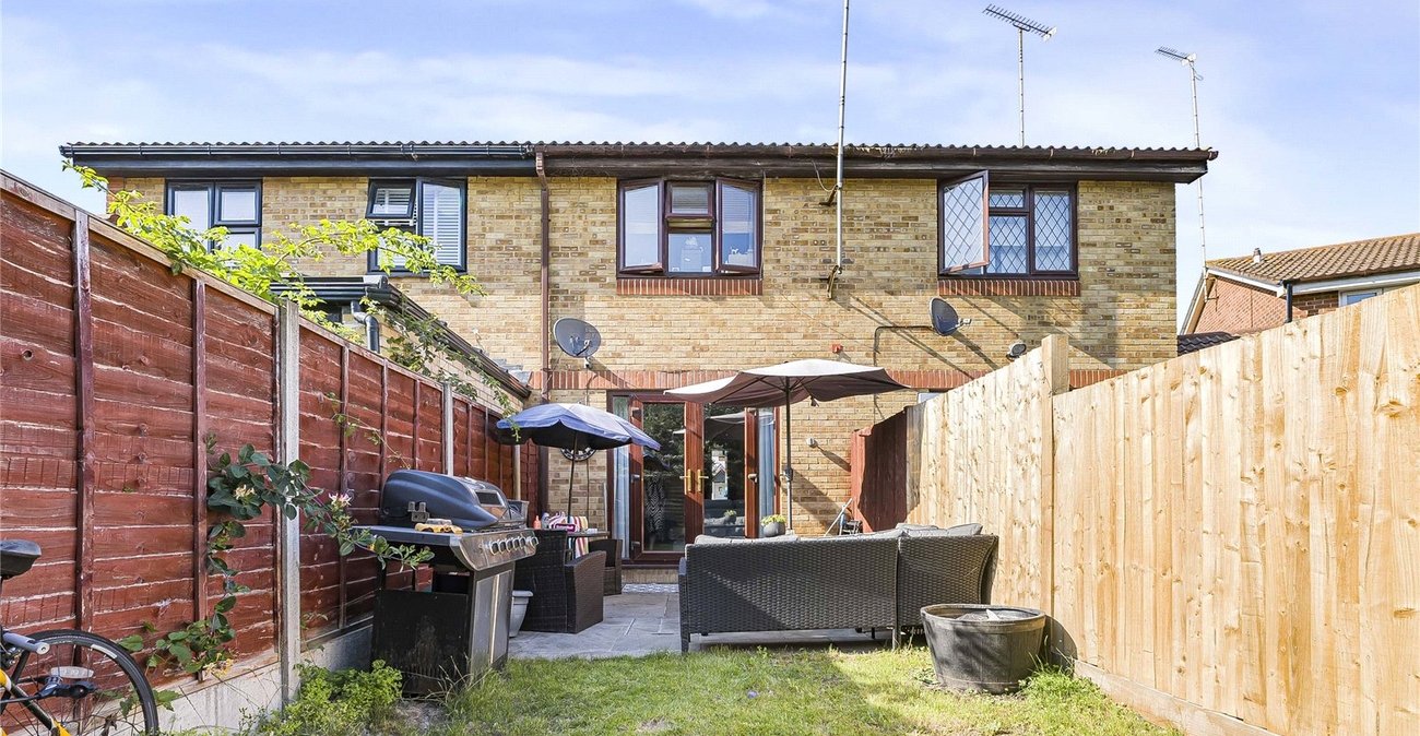 2 bedroom house for sale in Greenhithe | Robinson Jackson
