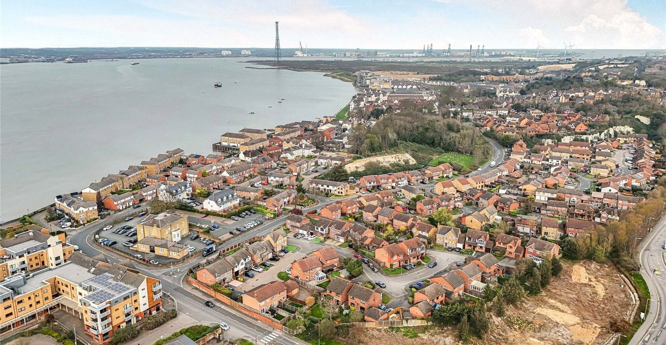 2 bedroom house for sale in Greenhithe | Robinson Jackson
