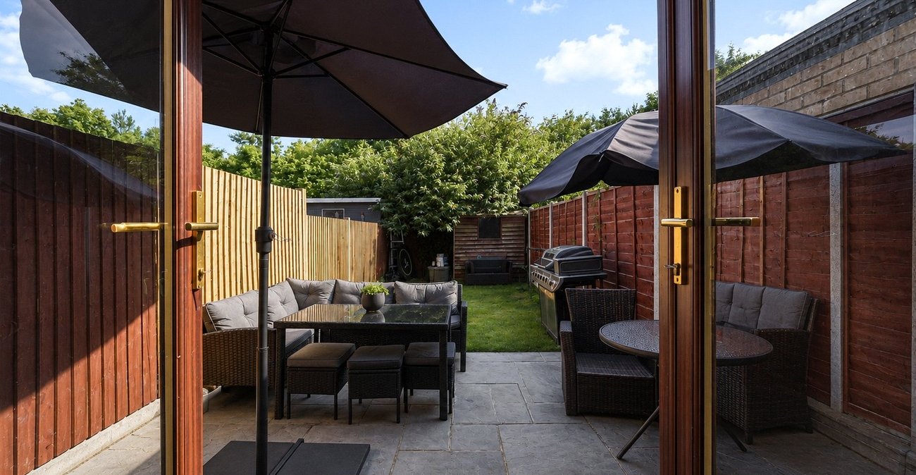 2 bedroom house for sale in Greenhithe | Robinson Jackson
