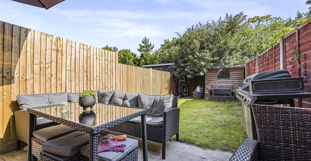 2 bedroom house for sale in Greenhithe | Robinson Jackson