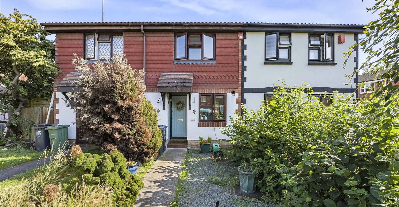 2 bedroom house for sale in Greenhithe | Robinson Jackson