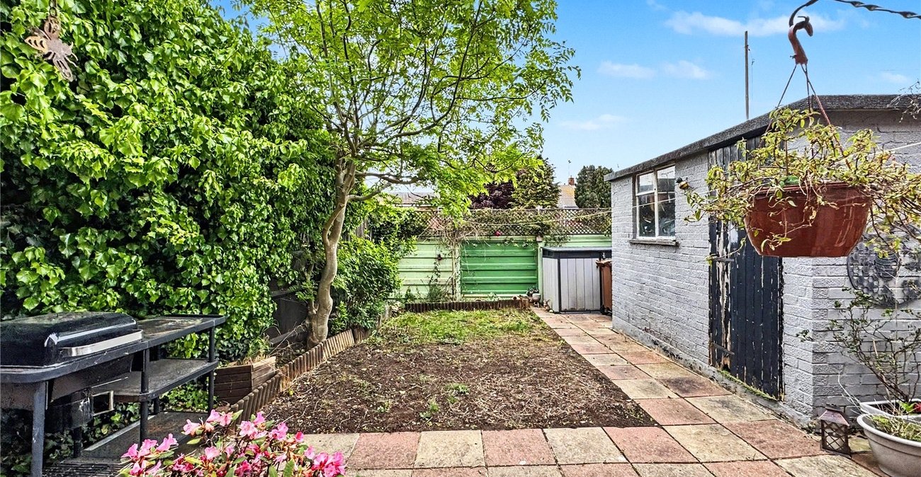 2 bedroom house for sale in Rainham | Robinson Michael & Jackson