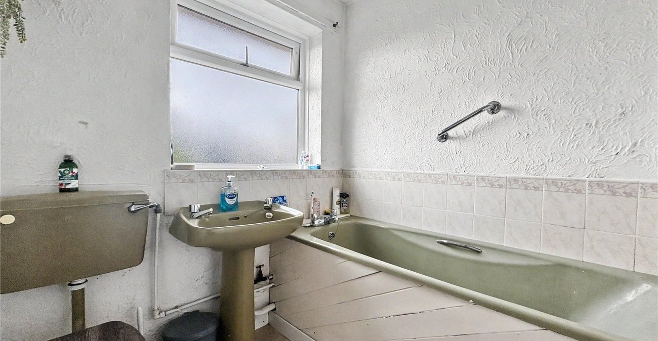 2 bedroom house for sale in Rainham | Robinson Michael & Jackson