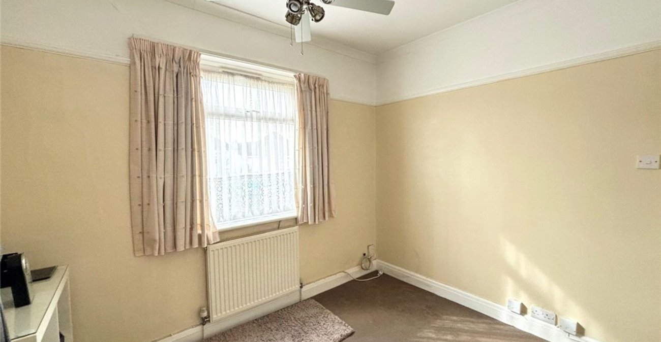 2 bedroom bungalow for sale in Orpington | Robinson Jackson