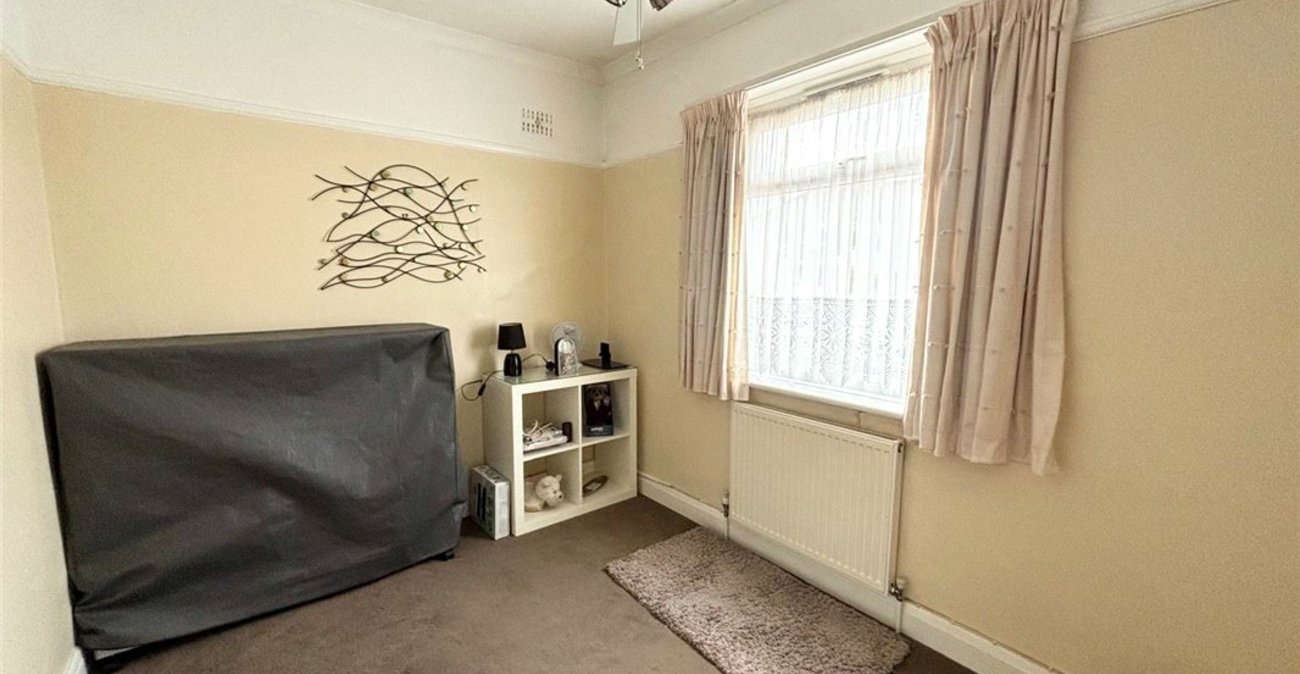 2 bedroom bungalow for sale in Orpington | Robinson Jackson