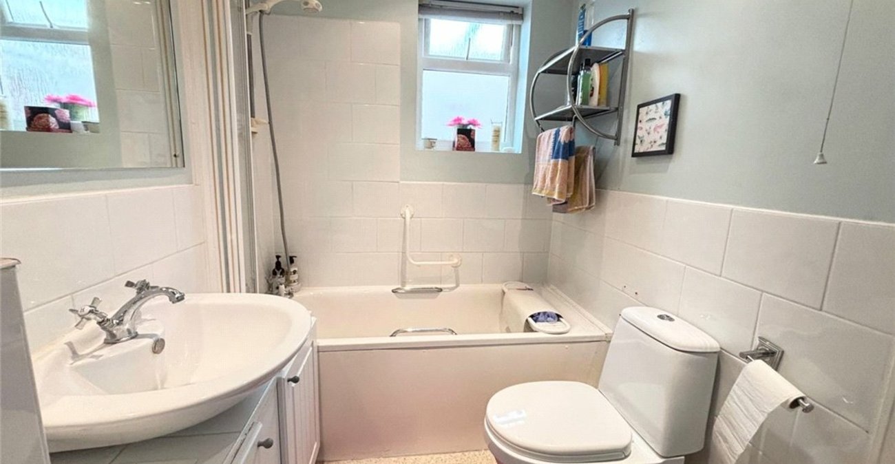 2 bedroom bungalow for sale in Orpington | Robinson Jackson