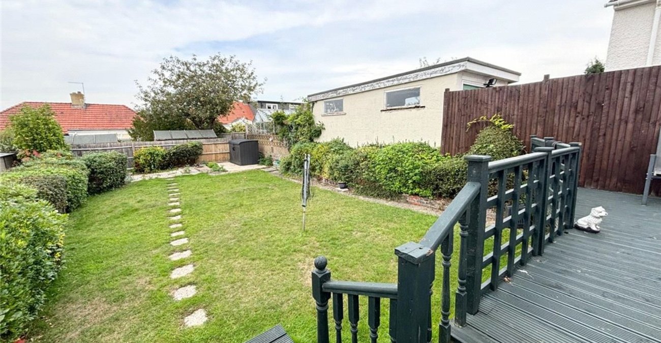 2 bedroom bungalow for sale in Orpington | Robinson Jackson