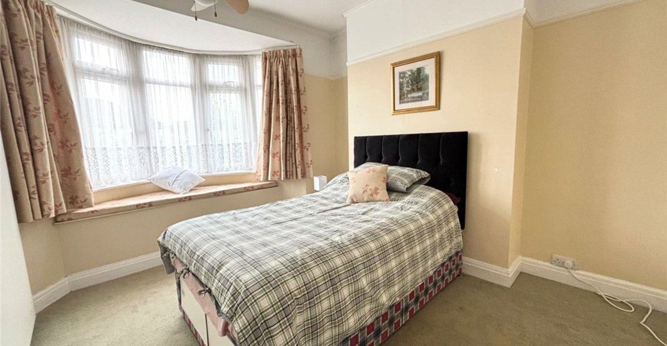 2 bedroom bungalow for sale in Orpington | Robinson Jackson