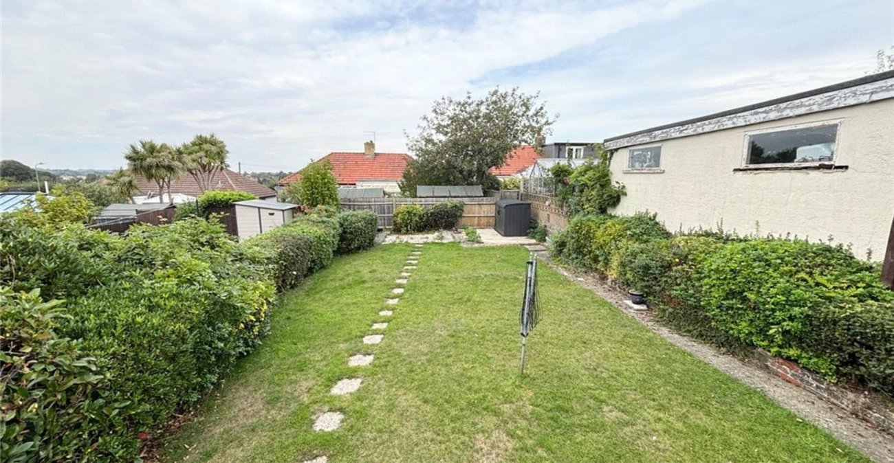 2 bedroom bungalow for sale in Orpington | Robinson Jackson
