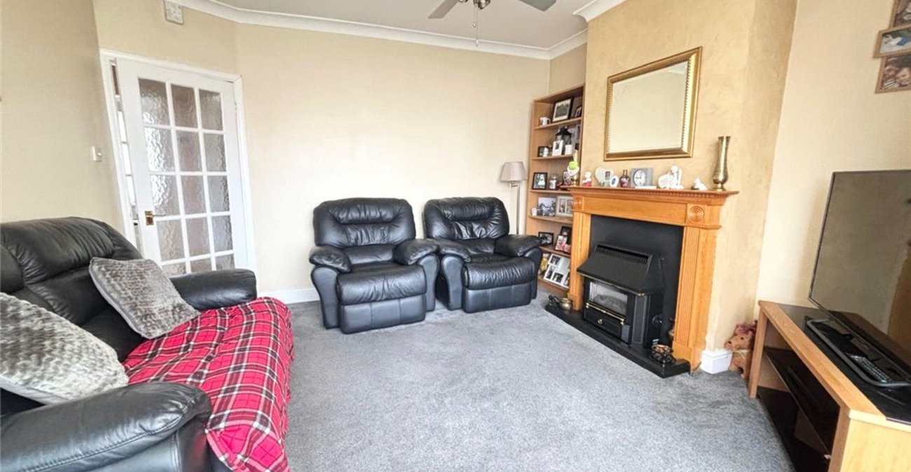 2 bedroom bungalow for sale in Orpington | Robinson Jackson
