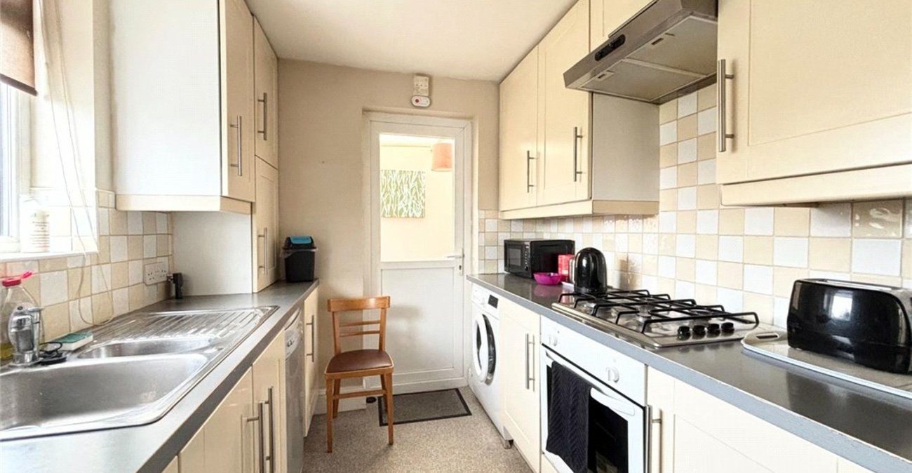 2 bedroom bungalow for sale in Orpington | Robinson Jackson