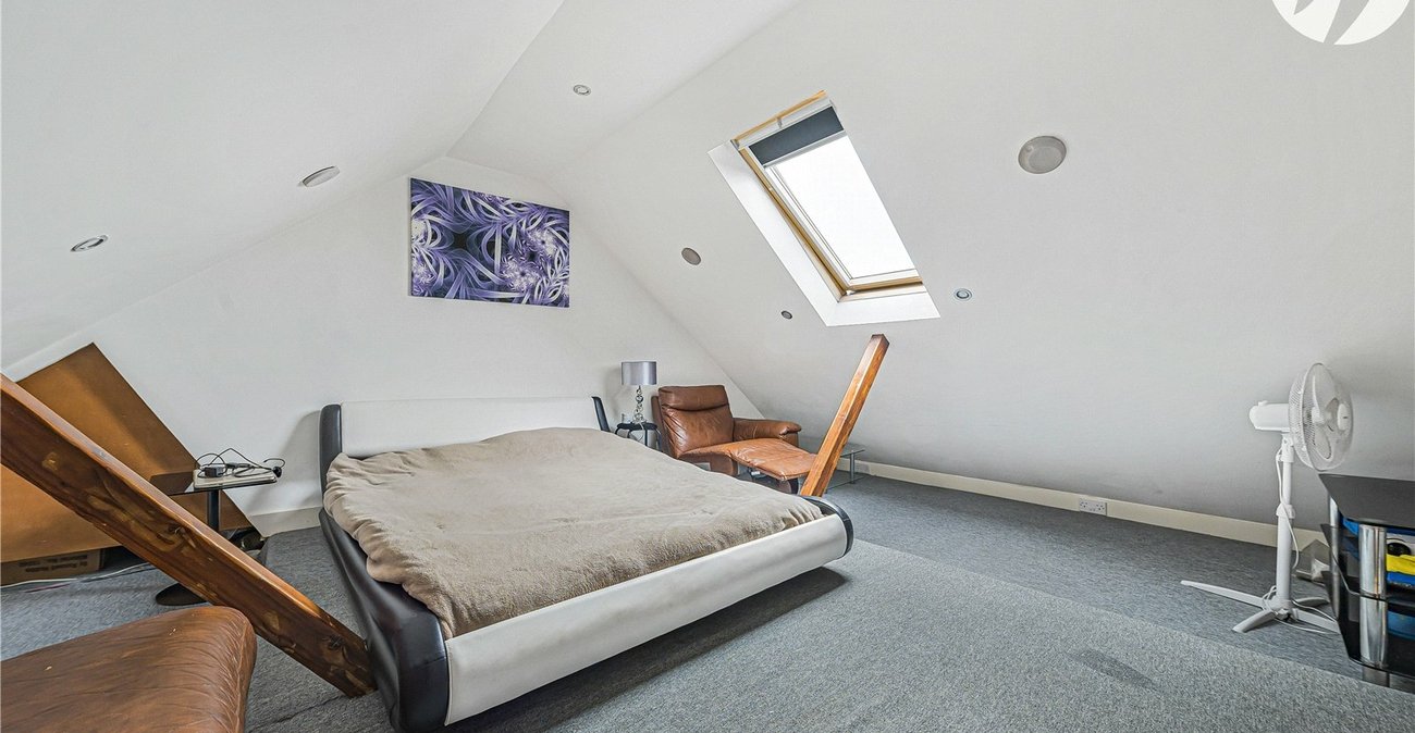 3 bedroom house for sale in London | Robinson Jackson