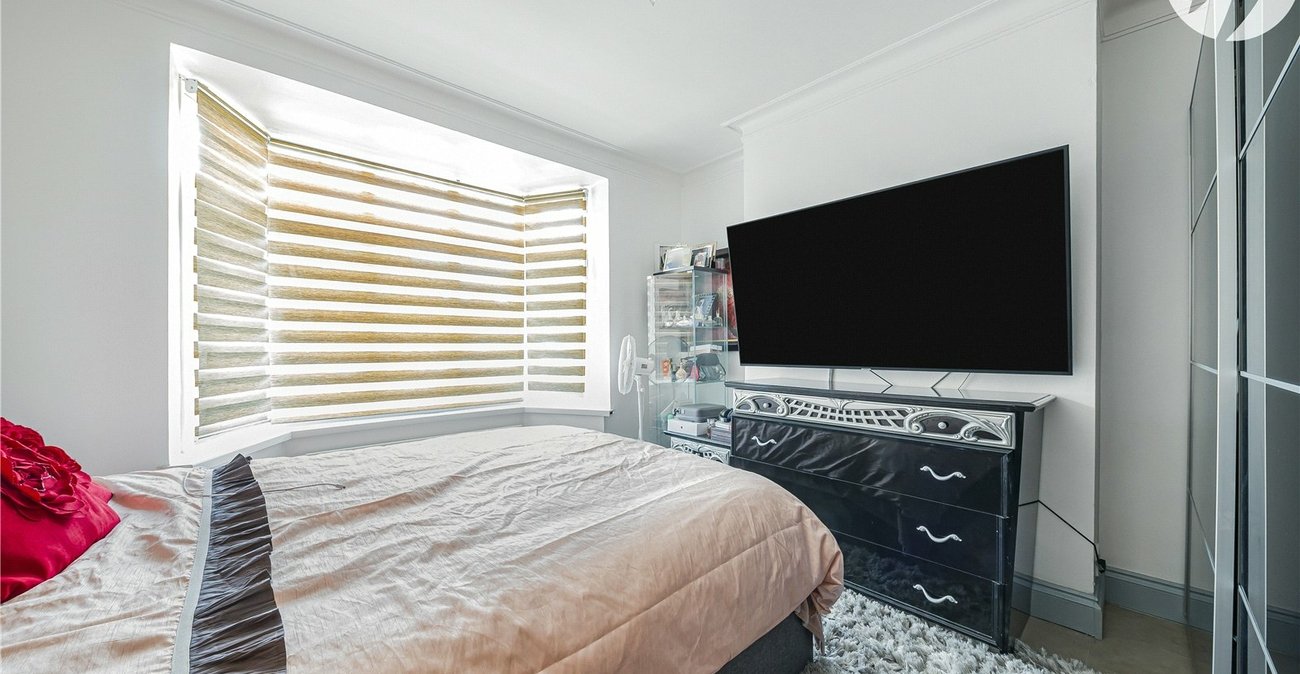 3 bedroom house for sale in London | Robinson Jackson