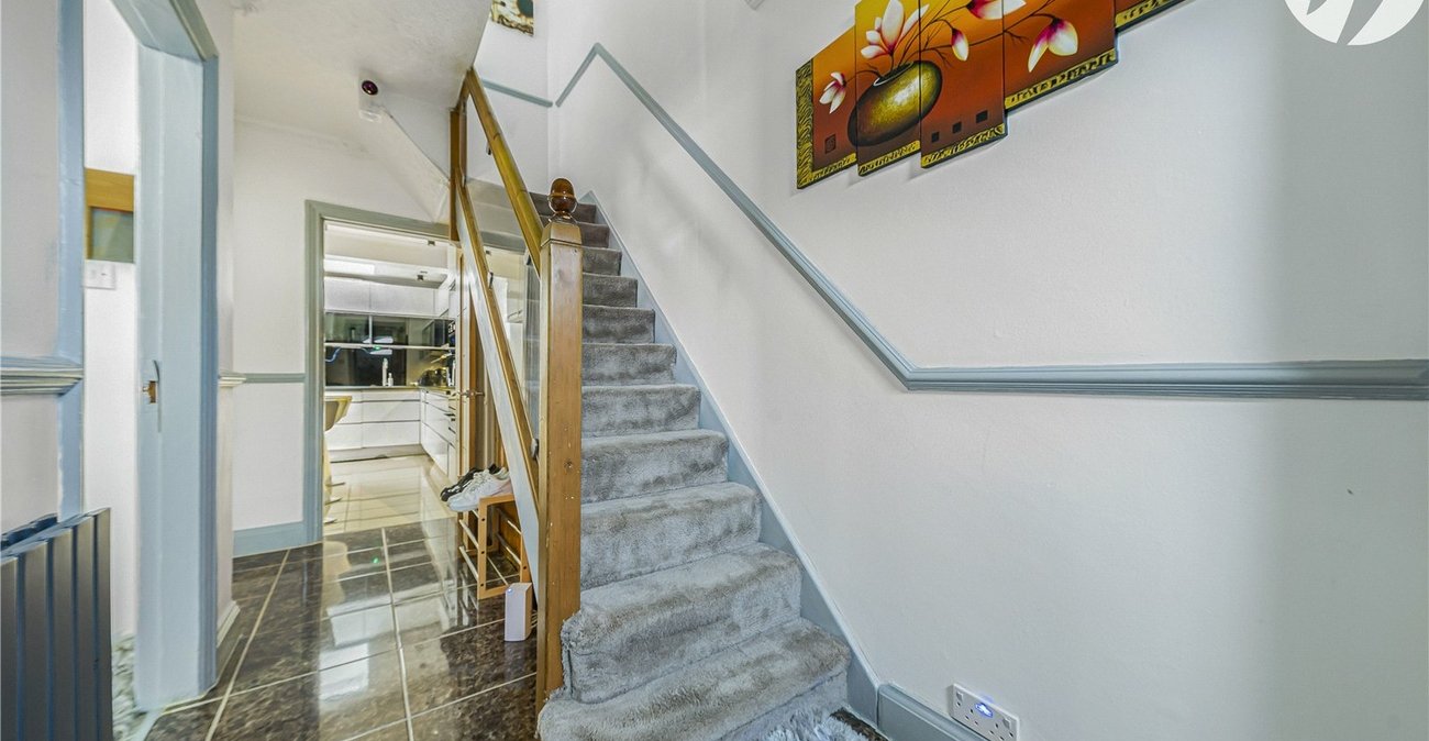 3 bedroom house for sale in London | Robinson Jackson