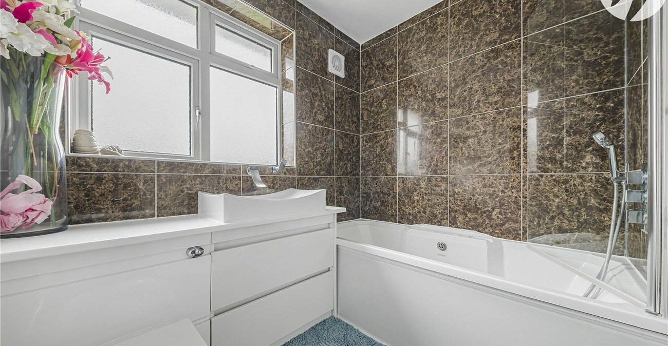 3 bedroom house for sale in London | Robinson Jackson